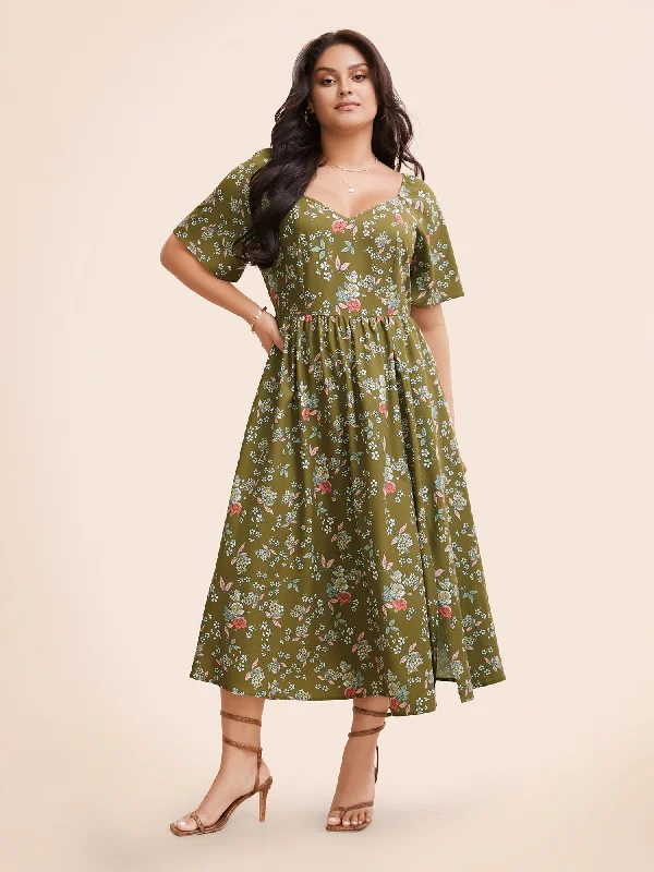 Plus size dresses with asymmetrical hems look modern -Plus size dresses with A-line cut for comfort -Heart Neckline Ditsy Floral Split Side Dress