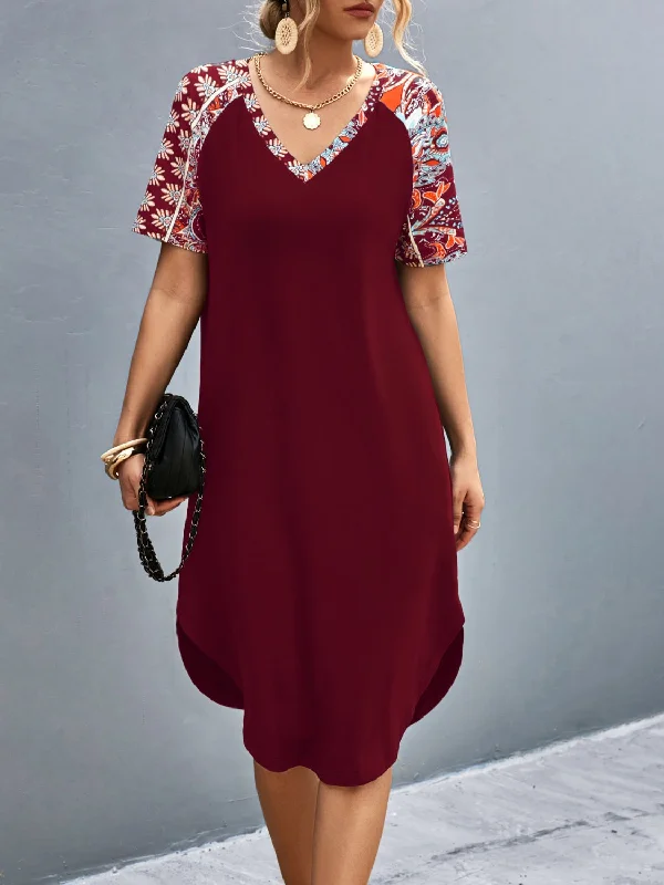 Plus size dresses with shiny threads reflect light -Plus size dresses with tiered skirts for a fun look -Printed V-Neck Short Sleeve Dress