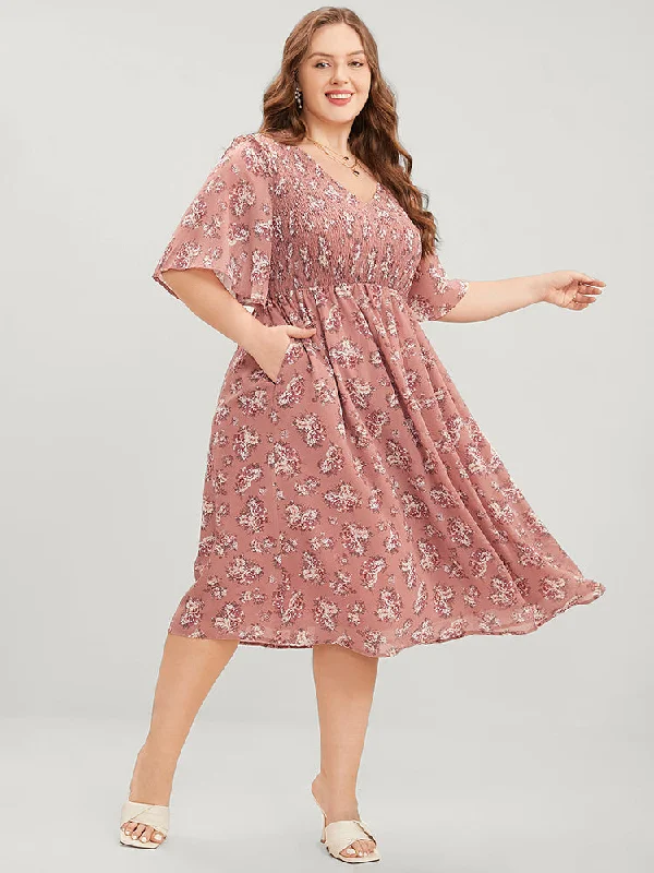 Plus size dresses with long sleeves cover comfortably -Plus size maxi dresses for special events -Floral Print V Neck Shirred Pocket Ruffle Dress