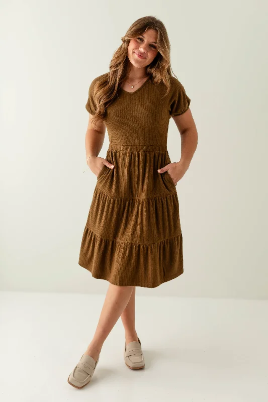 Plus size dresses with durable weaves endure wear -Plus size dresses with geometric patterns for a modern look -'Potter' Ribbed Raglan Sleeve Midi Dress in Olive Brown