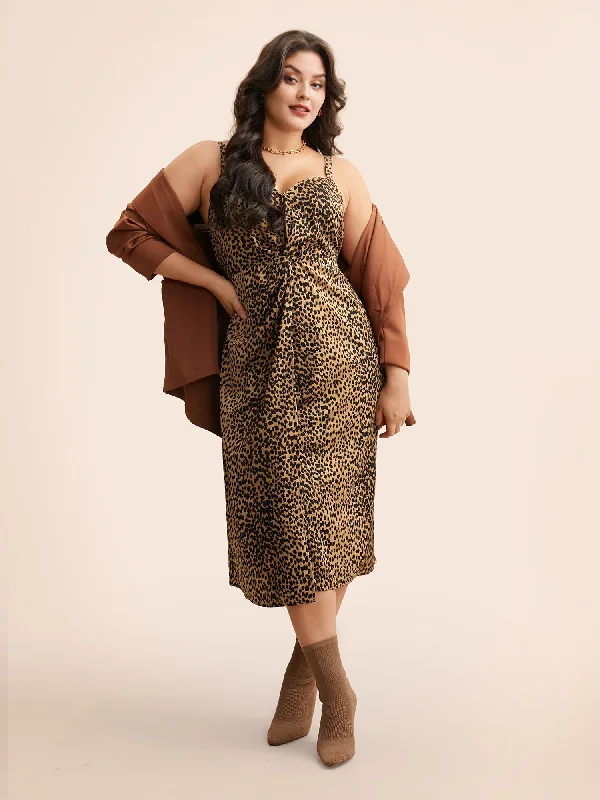 Plus size dresses for winter layer warmly -Plus size dresses with lace details for elegance -Leopard Print Twist Front Cami Dress