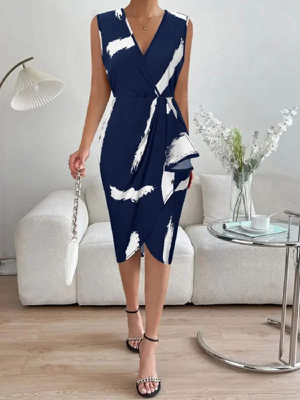 Plus size dresses featuring pleated skirts flow nicely -Plus size wrap dresses for a flattering silhouette -Printed Surplice Sleeveless Knee Length Dress