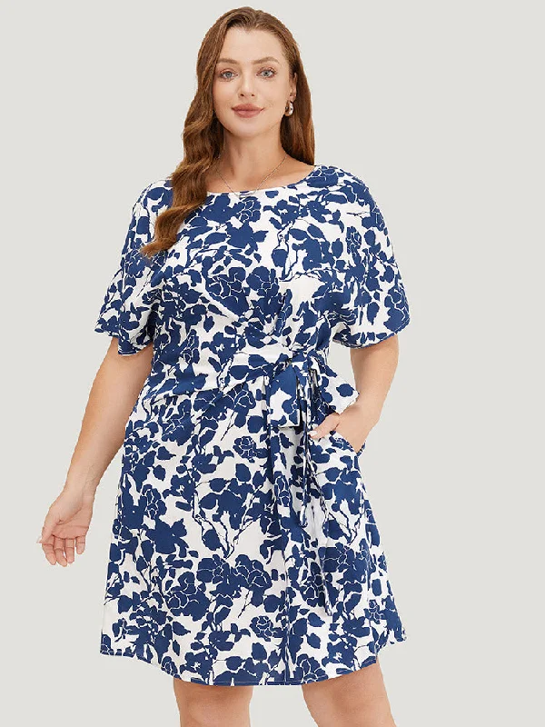 Plus size dresses with soft linings pamper skin -Plus size dresses with pleats for texture and movement -Floral Print Batwing Sleeve Pocket Knot Side Dress