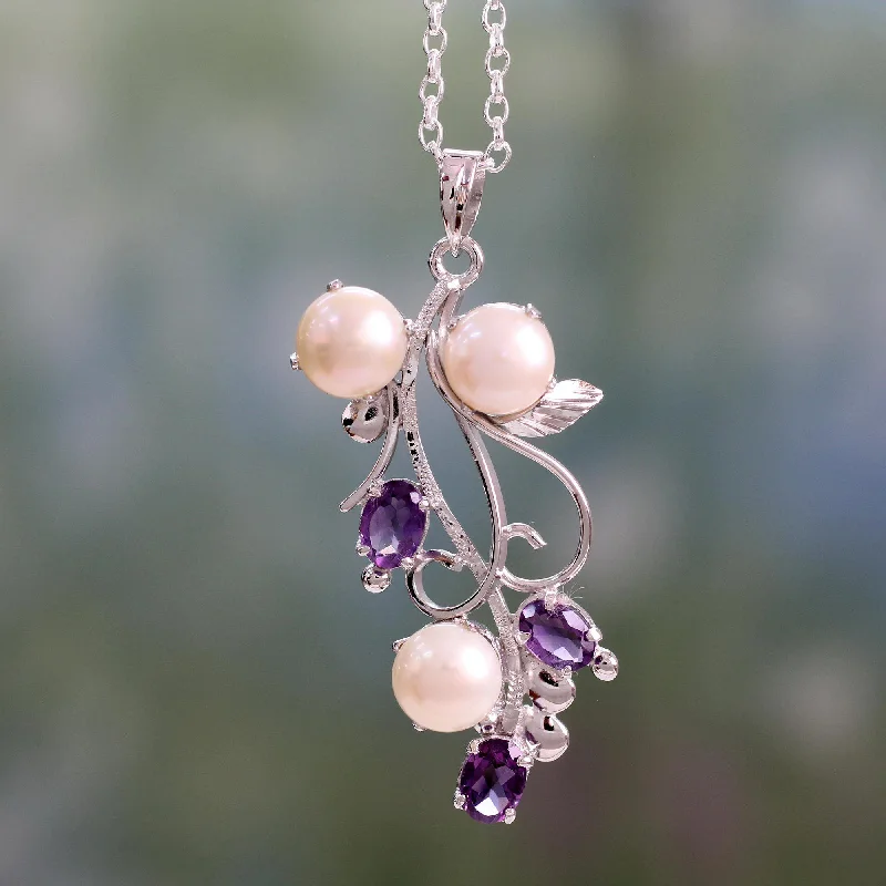 Best necklaces and pendants with crystal accents for a sparkling and elegant style-Pearl & Amethyst Floral Pendant Necklace