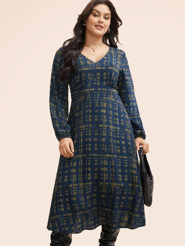 Plus size dresses with soft textures feel cozy -Plus size dresses for beach vacations -V Neck Plaid Lantern Sleeve Dress