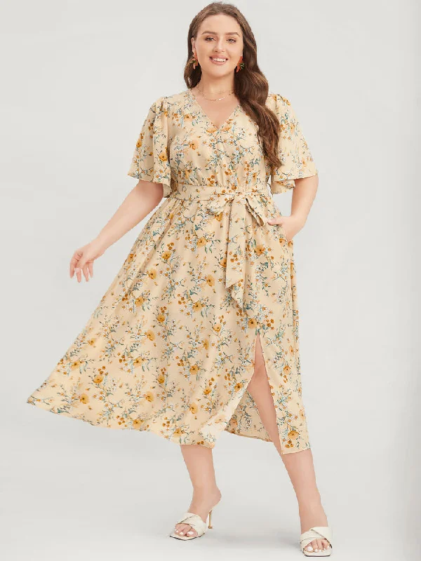 Plus size dresses in soft fabrics feel cozy -Plus size dresses with empire waistline -Floral Print Wrap Ruffles Pocket Belted Split Midi Dress