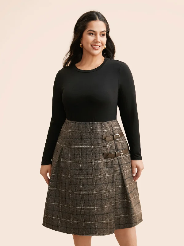 Plus size dresses with matte finishes stay subtle -Plus size dresses with a bow tie for a cute touch -Plaid Patchwork Buckle Detail Pleated Dress