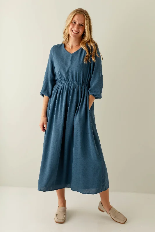 Plus size dresses with supportive fits lift spirits -Plus size dresses with lace-up details for a trendy vibe -'Reba' V-Neck Drawstring Waist Midi Dress in Blue