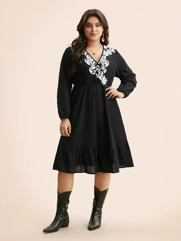 Plus size dresses with sleek designs suit all -Plus size dresses with boat necklines for timeless style -Boho Print Overlap Collar Midi Dress