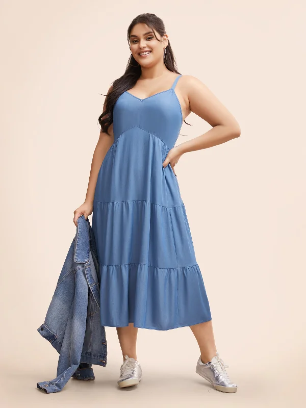 Plus size dresses featuring floral patterns feel fresh -Plus size dresses for evening wear -Solid Ruffle Layered Hem Cami Dress