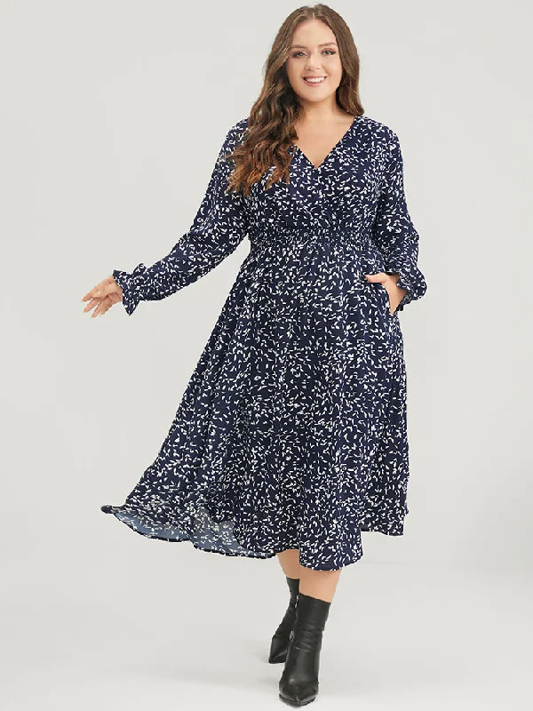 Plus size dresses with sturdy zippers stay secure -Plus size dresses with geometric patterns for a modern look -Plant Print Pocket Lantern Sleeve Wrap Shirred Dress