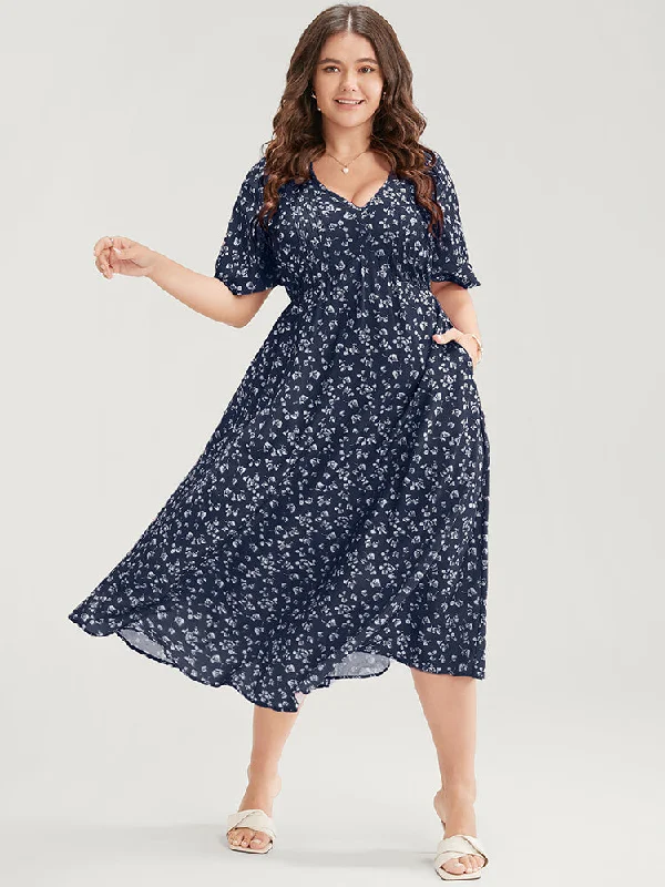 Plus size dresses with short sleeves suit spring -Plus size dresses with boat necklines for timeless style -Ditsy Floral Pleated Pocket Raglan Sleeve Ruffle Dress