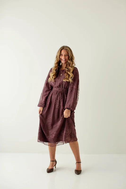 Plus size dresses with fitted bodices shape beautifully -Plus size dresses with tiered skirts for a fun look -'Seraphina' Embroidered Floral Midi Dress in Dusty Plum