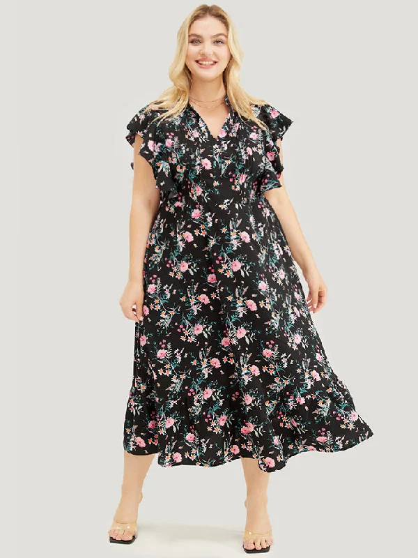 Plus size dresses with wrap fronts fit well -Plus size dresses with bell sleeves for a retro touch -Floral Pleated Front Ruffle Sleeve Pocket Button Detail Dress