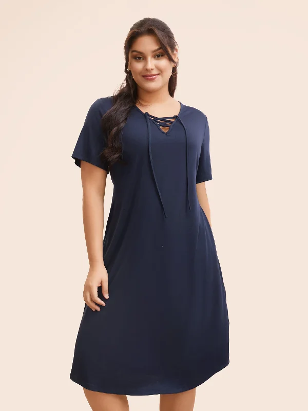 Plus size dresses for casual Fridays stay relaxed -Plus size dresses for work and office wear -Solid Lace Up Pocket Midi Dress