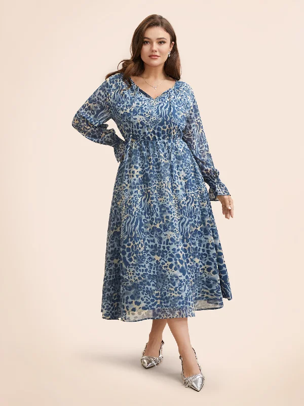 Plus size dresses with shiny threads reflect light -Plus size dresses with pockets for convenience -Leopard Print Chiffon Tie Knot Dress